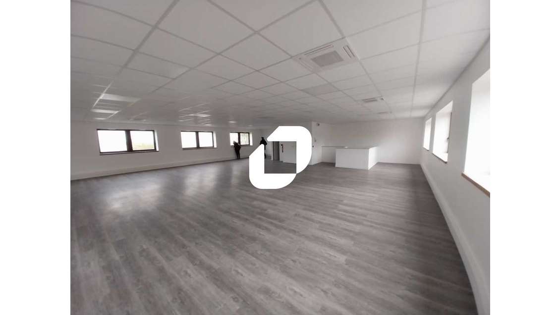 A louer Local d'activité 743m² Saint ouen l'aumone