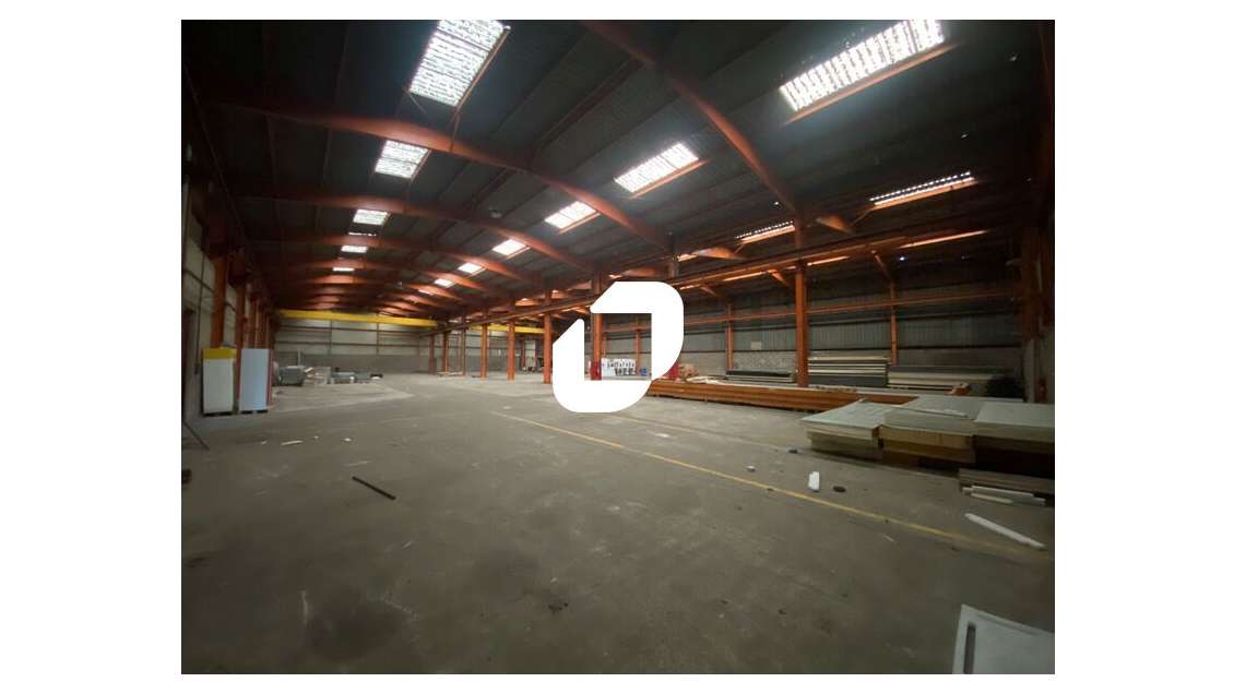 Situé à Saint-Ouen-l'Aumône dans la zone d'activit