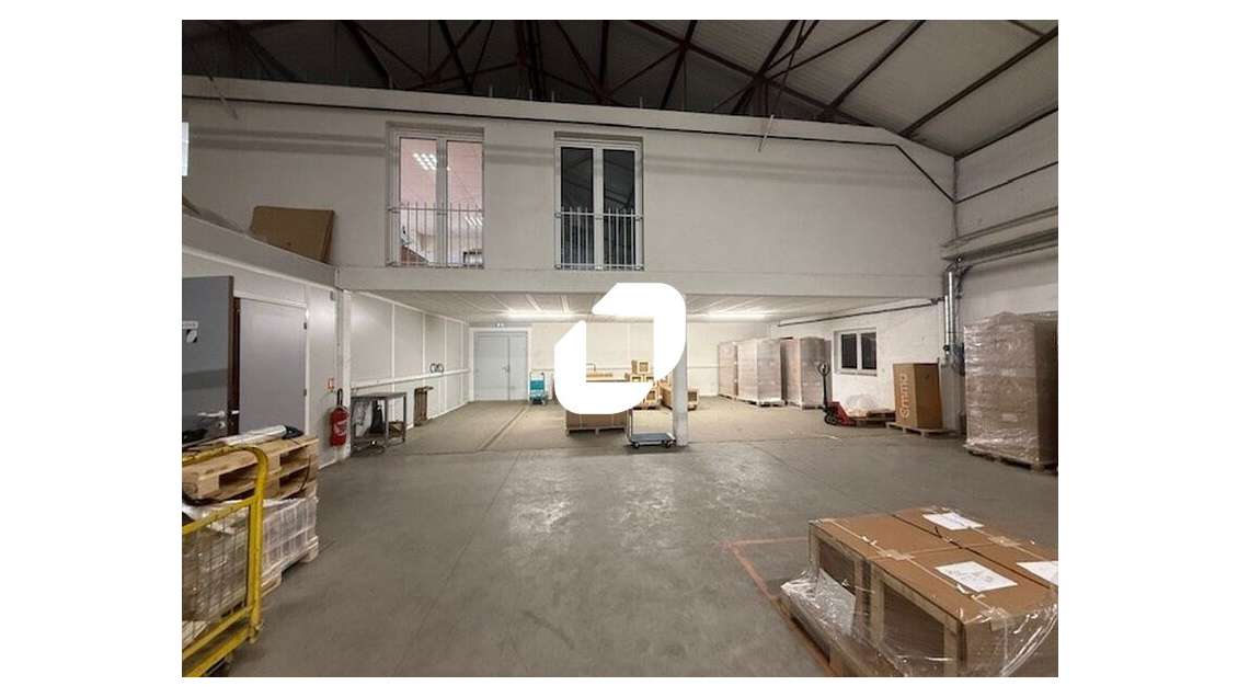 A louer Local d'activité 289m² Saint ouen l'aumone