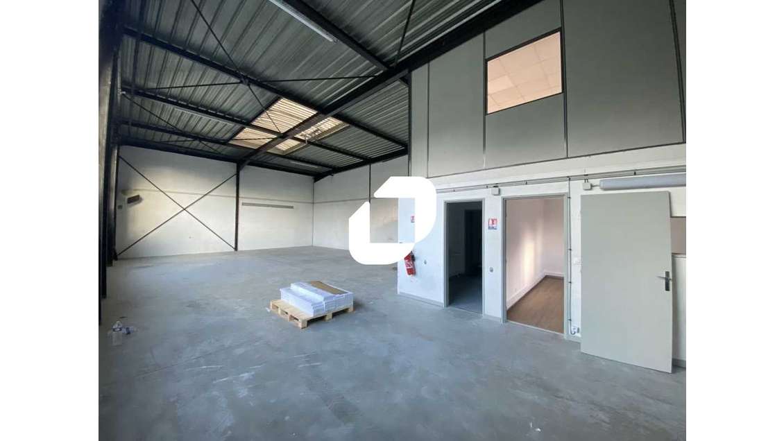 A louer Local d'activité 195m² Saint ouen l'aumone