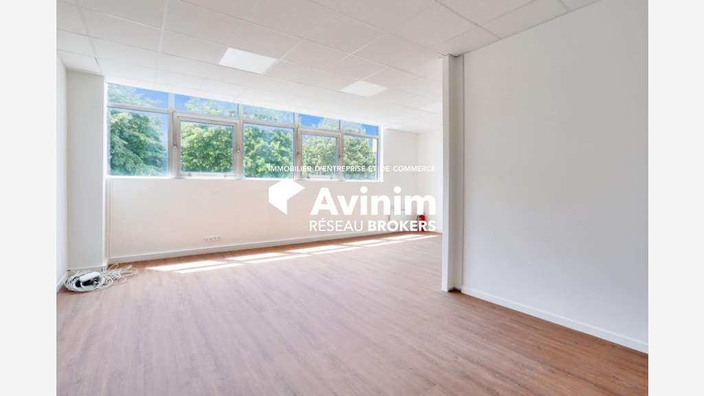 A louer entrepôt 170m² rénové Saint-Ouen-l'Aumône