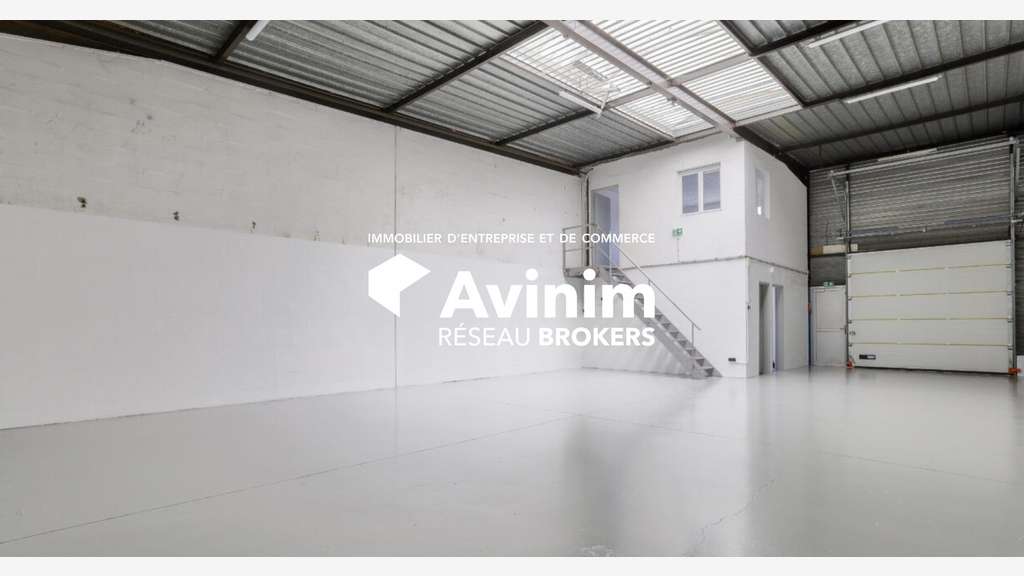 Local 165m² avec 38m² de bureaux St-Ouen-l'Aumône