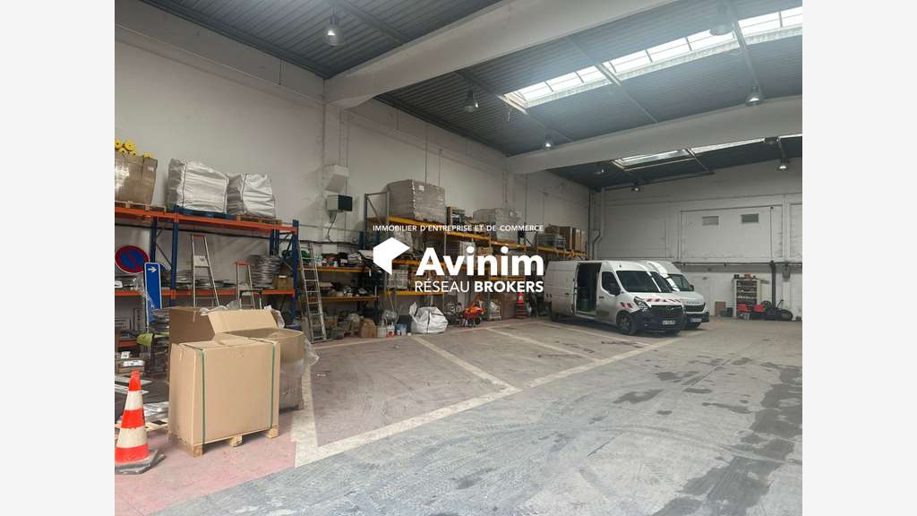 Entrepôt 770m² à louer à Saint-Ouen-l'Aumône