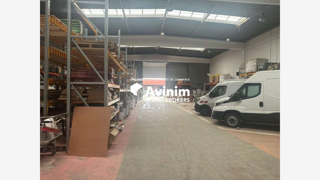 Entrepôt 770m² à louer à Saint-Ouen-l'Aumône
