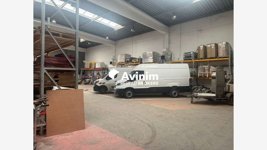 Entrepôt 770m² à louer à Saint-Ouen-l'Aumône