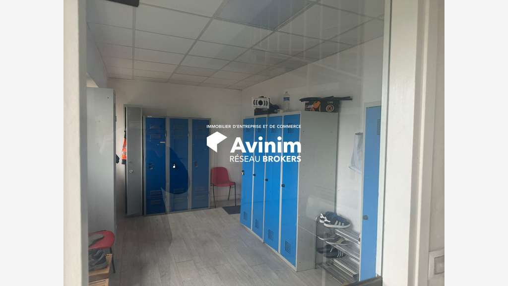 Entrepôt 770m² à louer à Saint-Ouen-l'Aumône