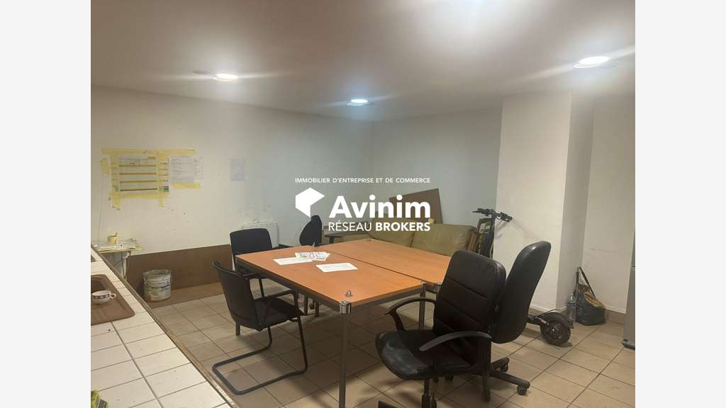 Entrepôt 770m² à louer à Saint-Ouen-l'Aumône