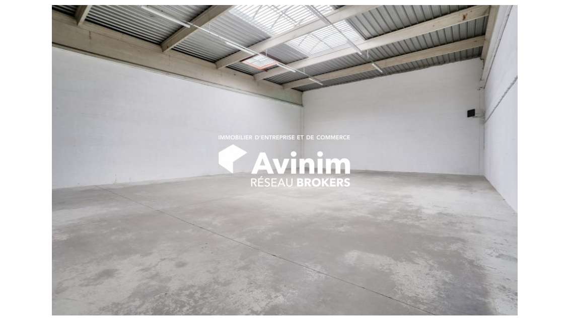 Local d'activité de 520 m² totalement rénové - 1 p