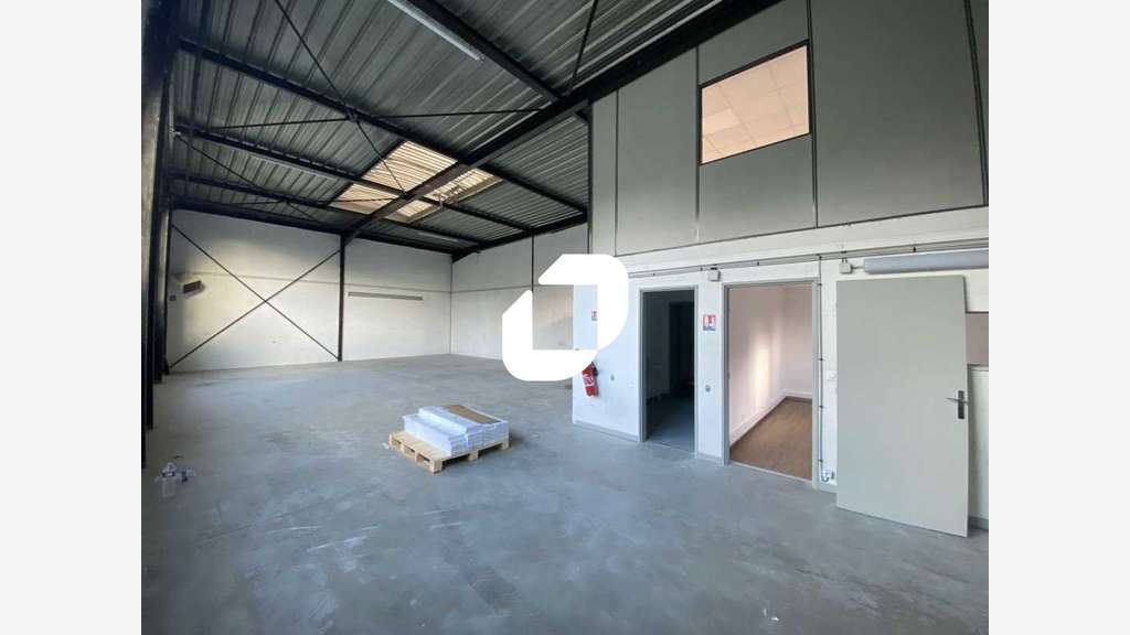 A louer Local d'activité 195m² Saint ouen l'aumone