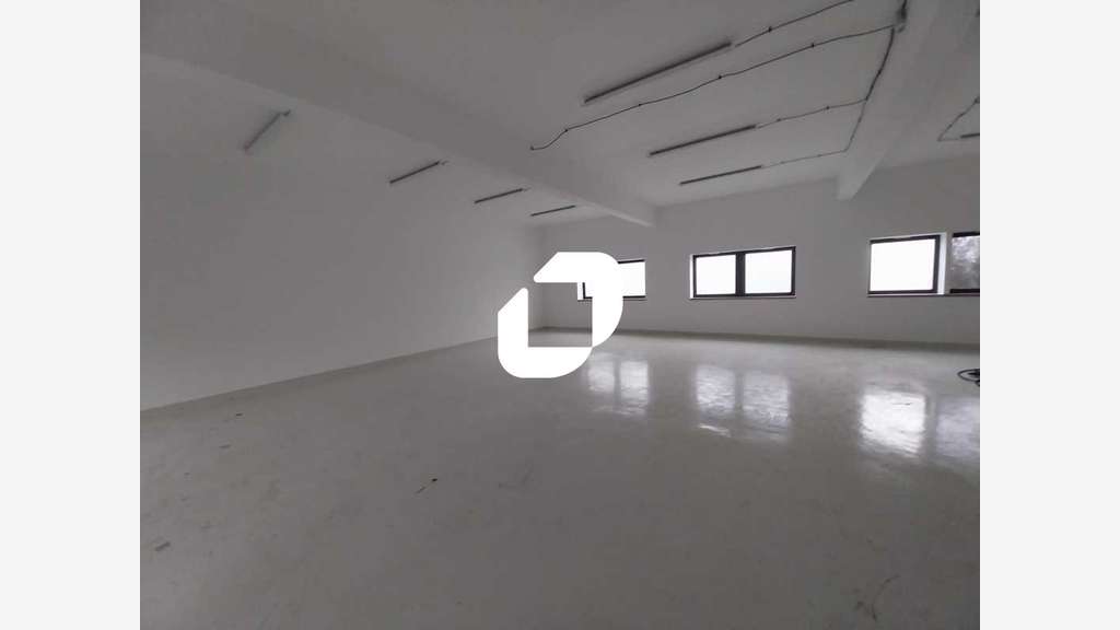 A louer Local d'activité 893m² Saint ouen l'aumone