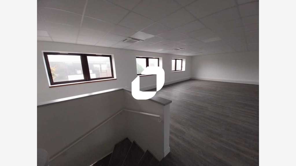 A louer Local d'activité 386m² Saint ouen l'aumone