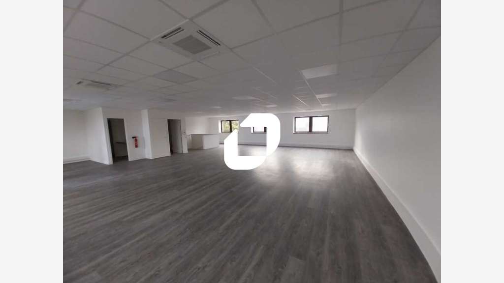 A louer Local d'activité 386m² Saint ouen l'aumone