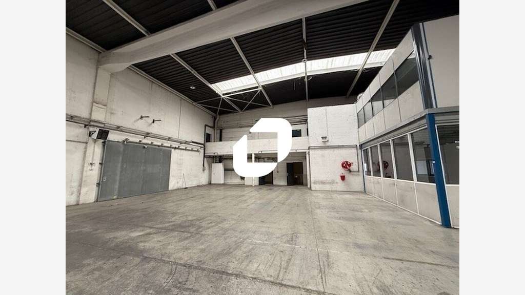 COUR PRIVATIVE