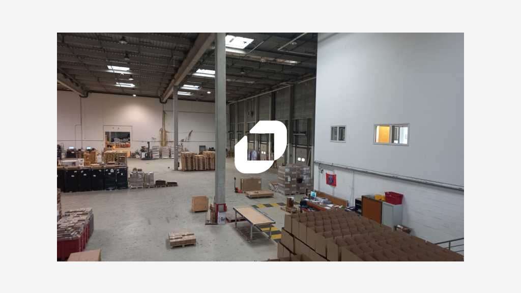 Dans une belle zone industrielle du Nord Ouest IDF