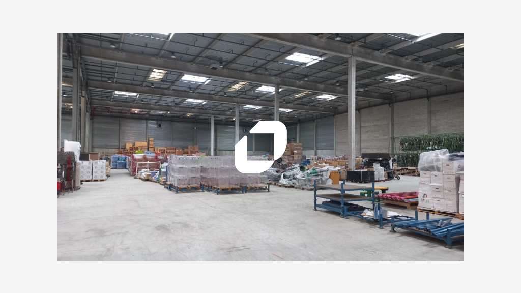 Dans une belle zone industrielle du Nord Ouest IDF