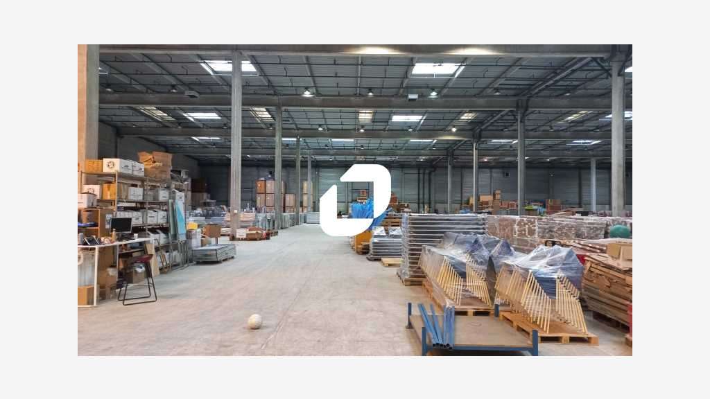 Dans une belle zone industrielle du Nord Ouest IDF
