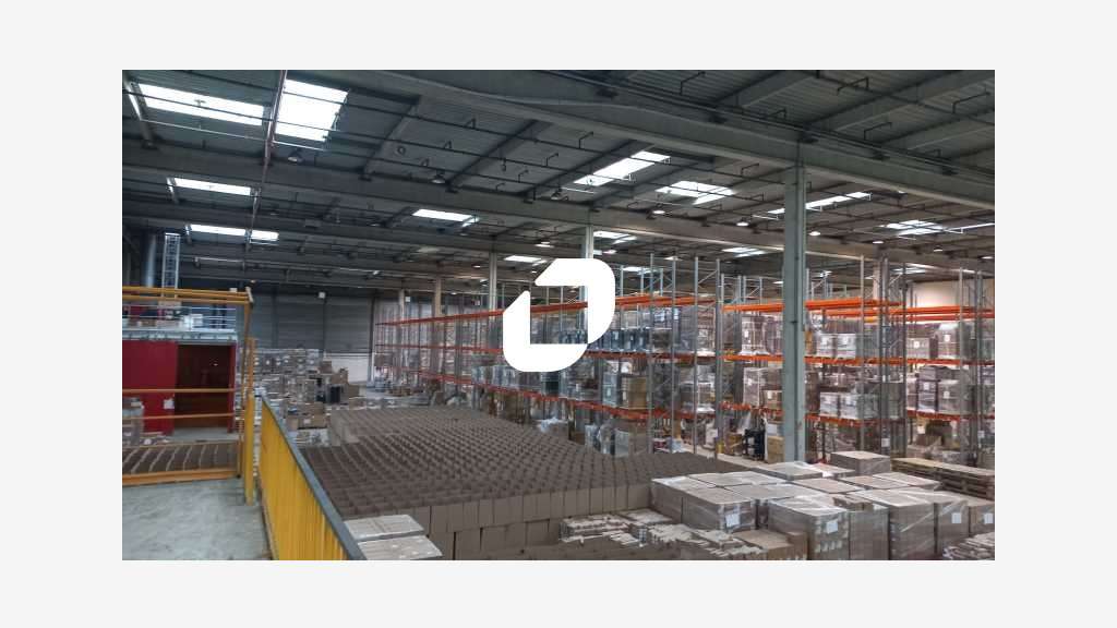 Dans une belle zone industrielle du Nord Ouest IDF