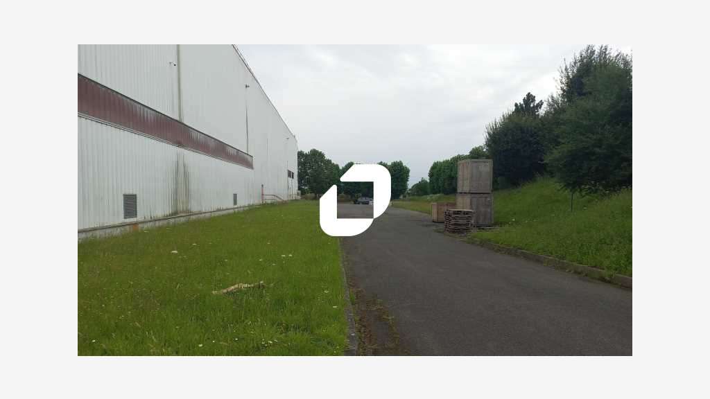 Dans une belle zone industrielle du Nord Ouest IDF