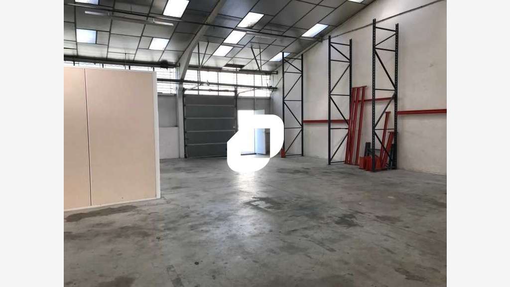A louer Local d'activité 284m² Saint ouen l'aumone
