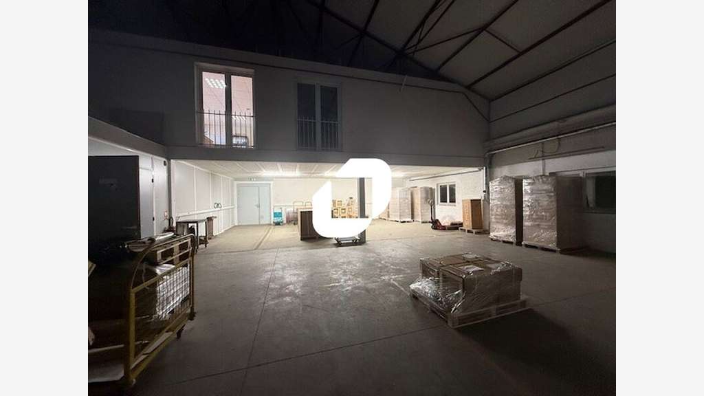 A louer Local d'activité 289m² Saint ouen l'aumone