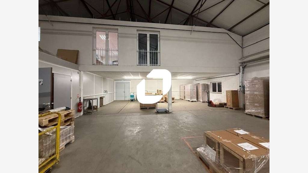 A louer Local d'activité 289m² Saint ouen l'aumone