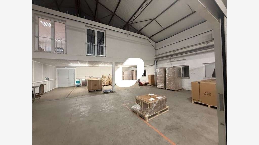 A louer Local d'activité 289m² Saint ouen l'aumone