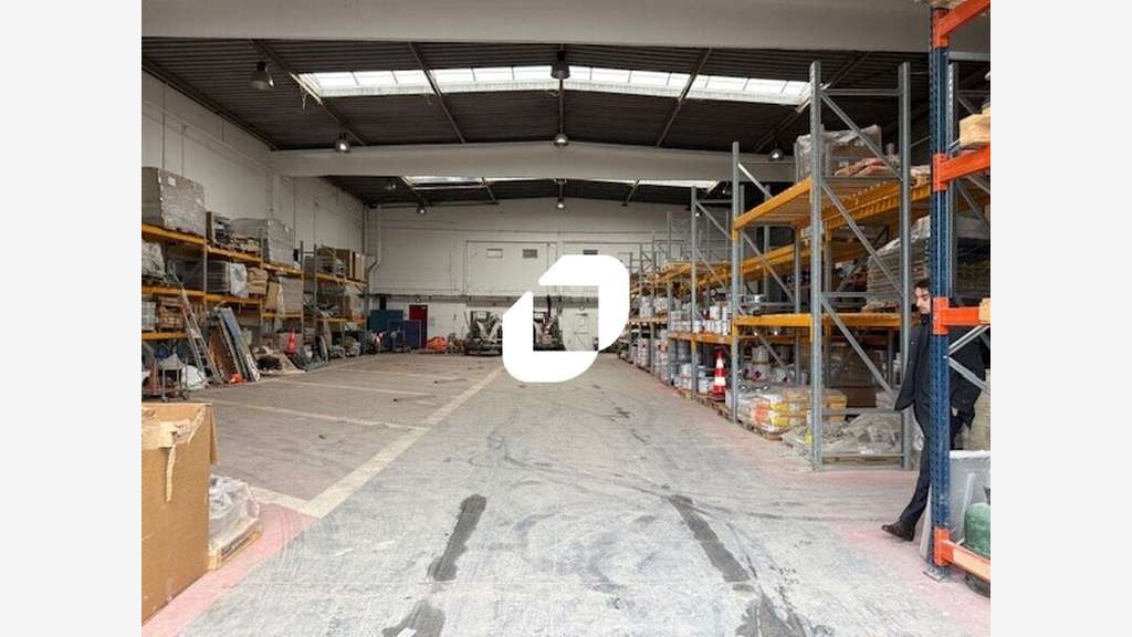 A louer Local d'activité 851m² Saint ouen l'aumone