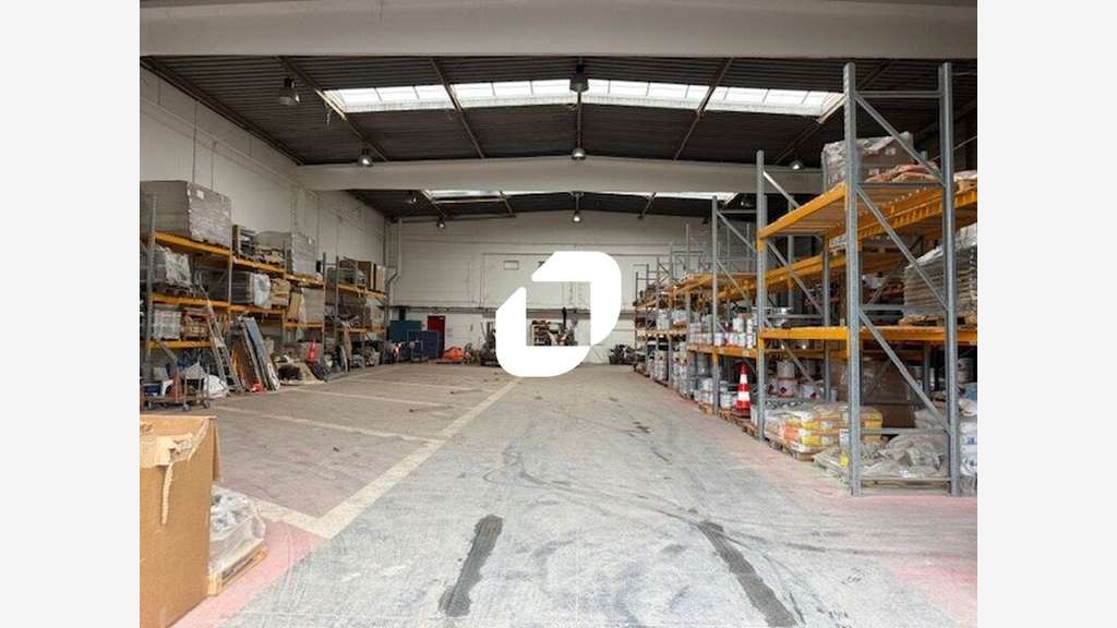 A louer Local d'activité 851m² Saint ouen l'aumone
