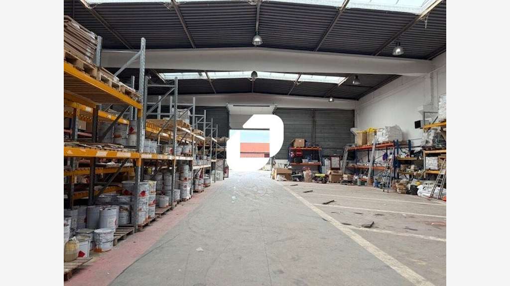 A louer Local d'activité 851m² Saint ouen l'aumone