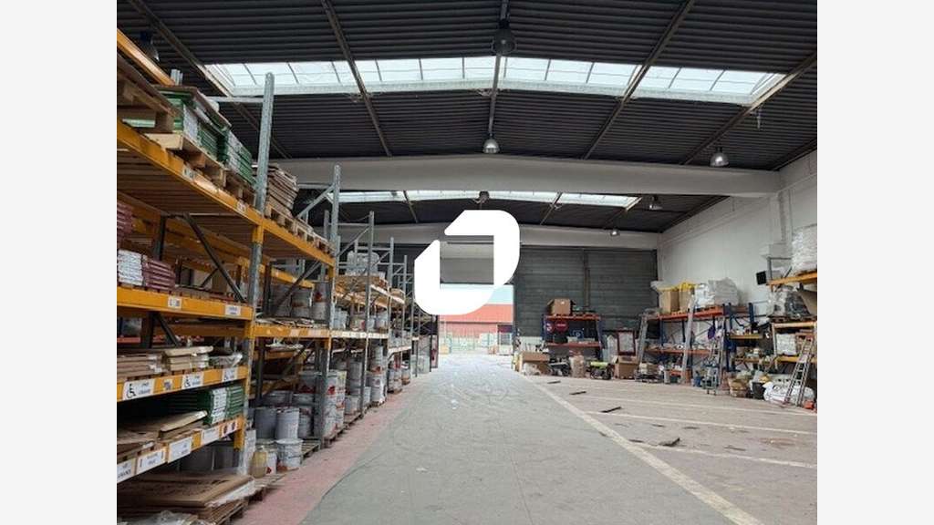 A louer Local d'activité 851m² Saint ouen l'aumone
