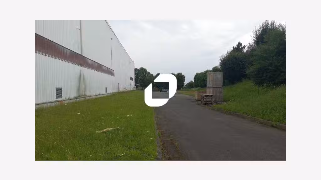 Dans une belle zone industrielle du Nord Ouest IDF