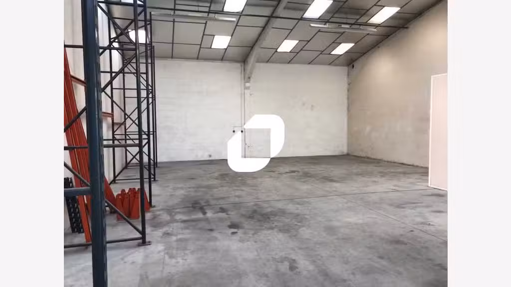 A louer Local d'activité 150m² Saint ouen l'aumone