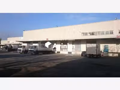 À LOUER – LOCAL D’ACTIVITÉS 376 M² – 1 QUAI – SAIN