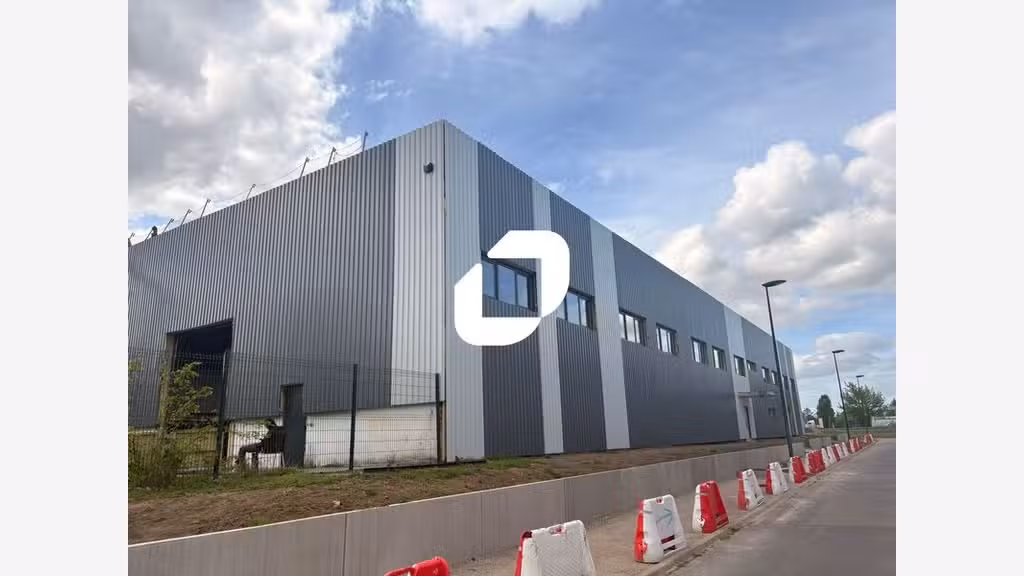  propose à la location un bâtiment de 2 75