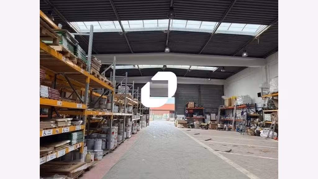 A louer Local d'activité 851m² Saint ouen l'aumone