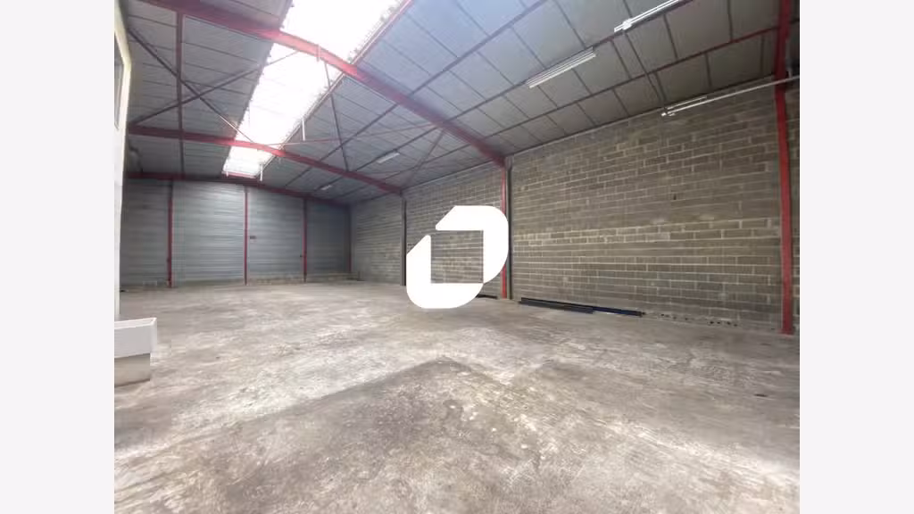 A louer Local d'activité 798m² Saint ouen l'aumone