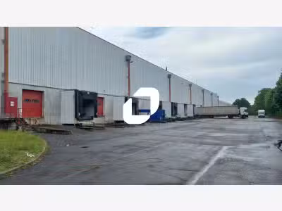 Dans une belle zone industrielle du Nord Ouest IDF