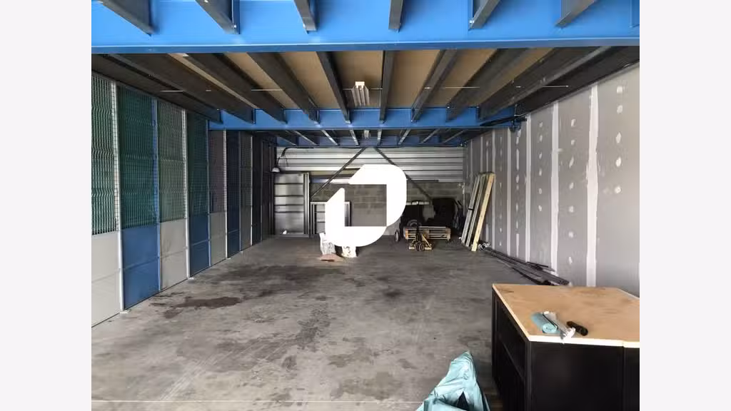 A louer Local d'activité 300m² Saint ouen l'aumone
