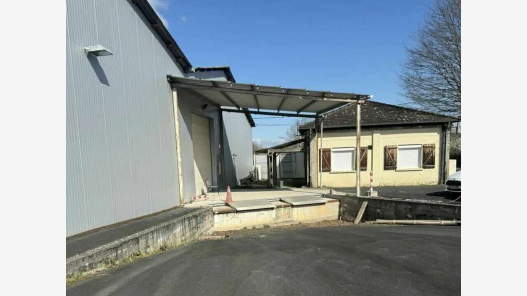 Loue local d'activité 680m² St Pantaléon de Larche