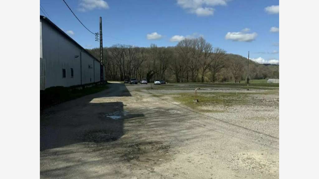 Loue local d'activité 680m² St Pantaléon de Larche