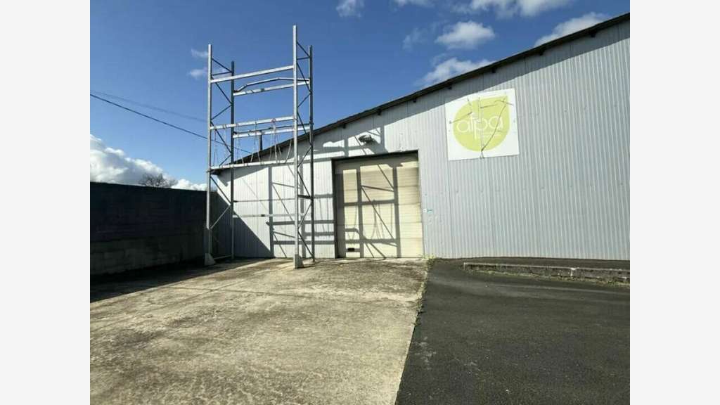 Loue local d'activité 680m² St Pantaléon de Larche