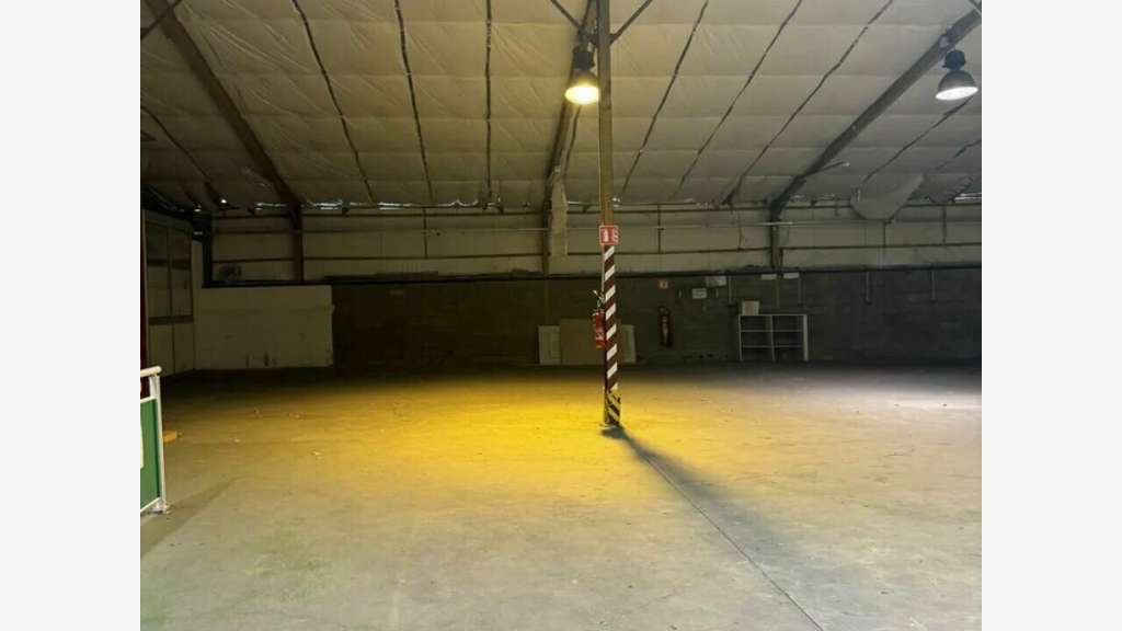Loue local d'activité 680m² St Pantaléon de Larche