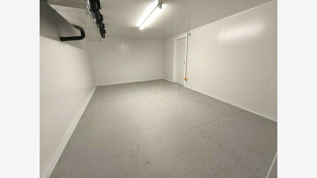 A louer bâtiment 1500m² Saint Pantaleon de Larche