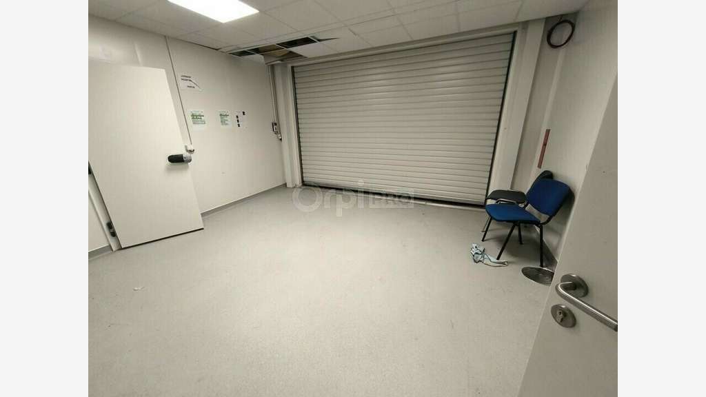 A louer bâtiment 1500m² Saint Pantaleon de Larche