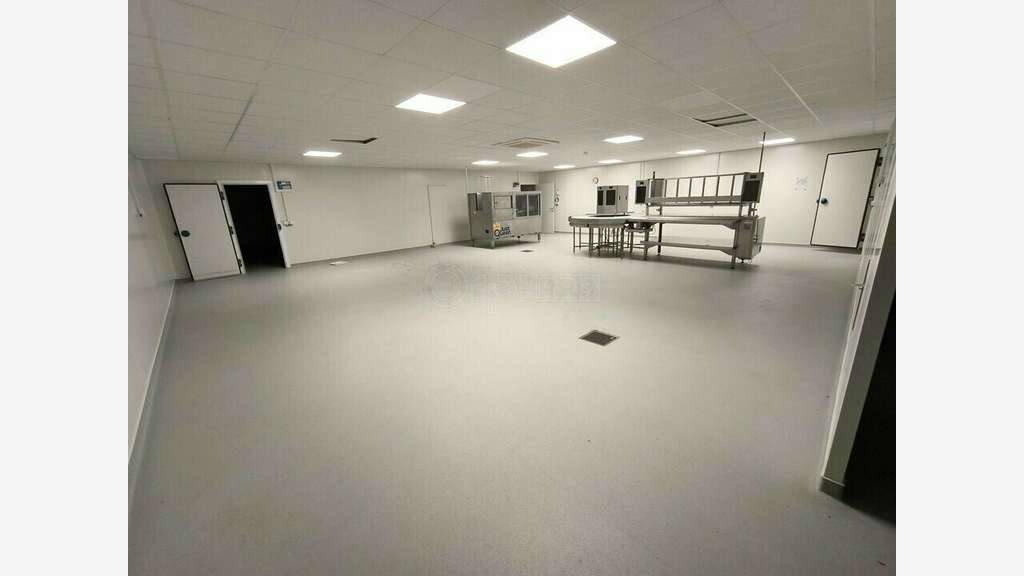 A louer bâtiment 1500m² Saint Pantaleon de Larche