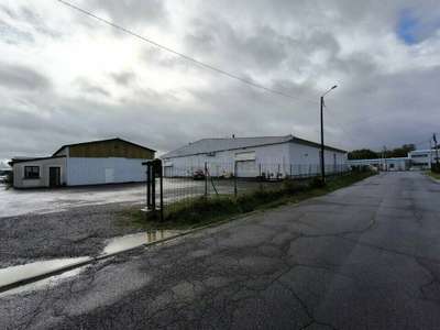 A louer bâtiment 1500m² Saint Pantaleon de Larche