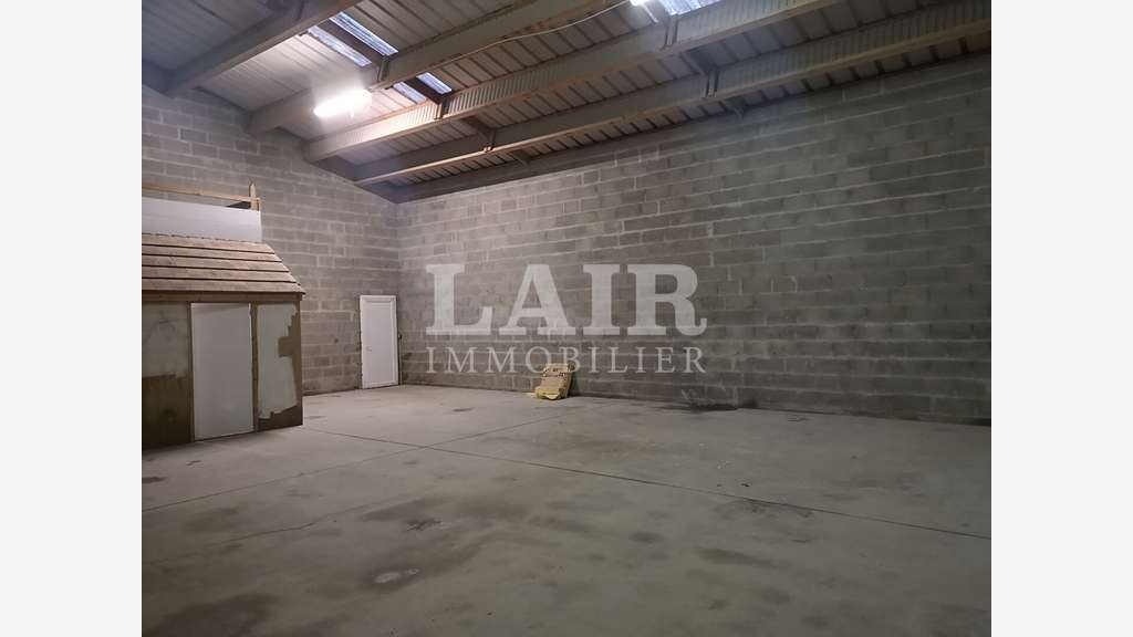 A louer local artisanal de 180m² à Saint Paterne