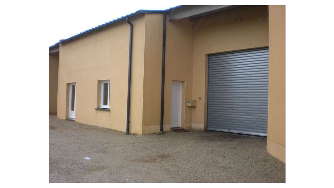 A Saint Paterne à louer local artisanal de 180m2 