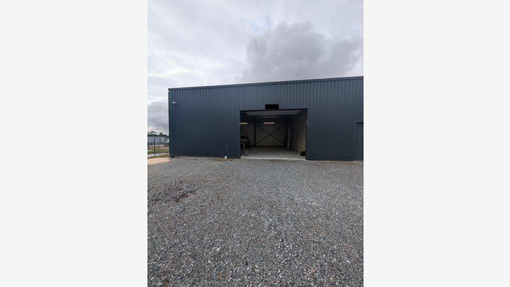 A louer local pro 120m² à Téthieu zone d'activités