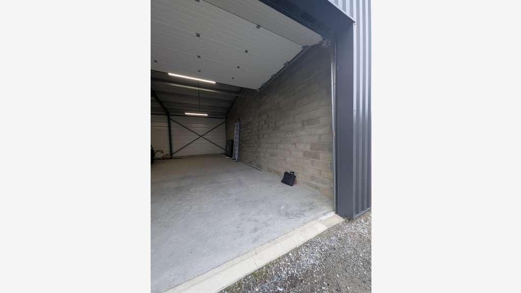 A louer local pro 120m² à Téthieu zone d'activités